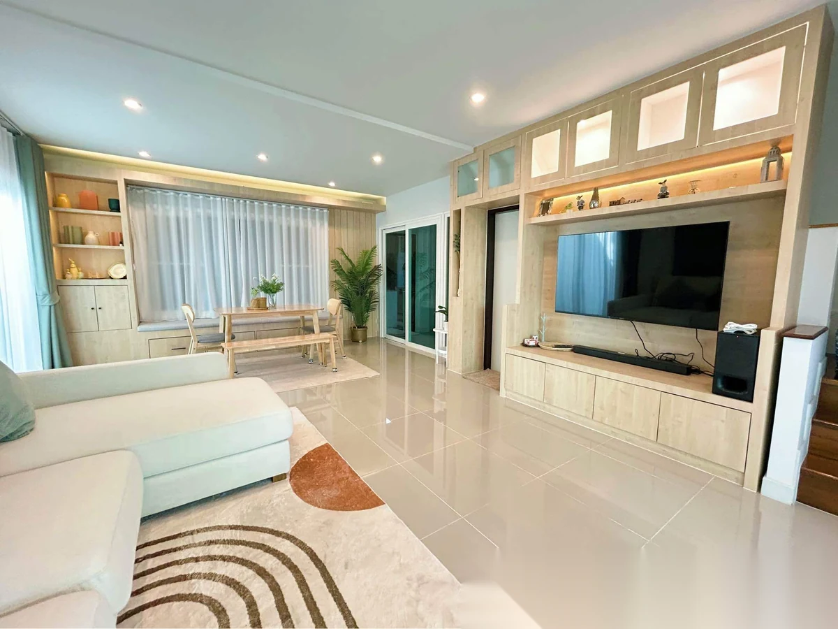 Дом 4BR в комплексе Supalai Bella Thalang Phuket · Теп Красаттри · Вид в сад — фото 2