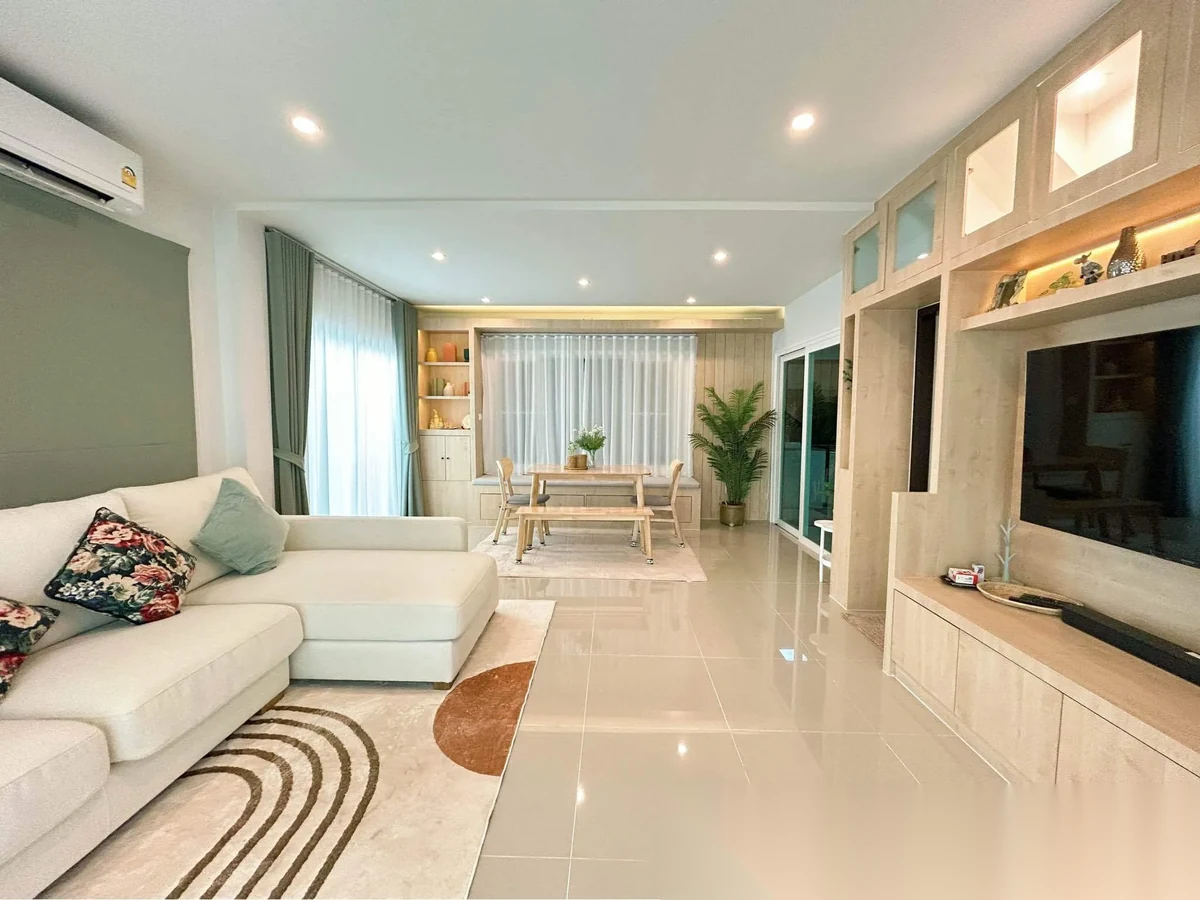 Дом 4BR в комплексе Supalai Bella Thalang Phuket · Теп Красаттри · Вид в сад — фото 4