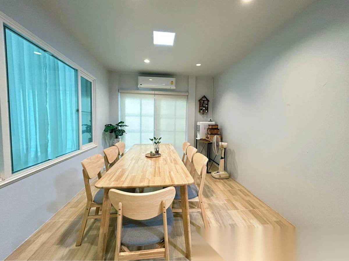 Дом 4BR в комплексе Supalai Bella Thalang Phuket · Теп Красаттри · Вид в сад — фото 6