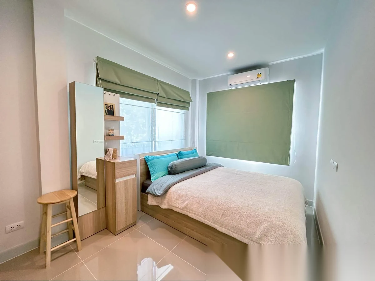 Дом 4BR в комплексе Supalai Bella Thalang Phuket · Теп Красаттри · Вид в сад — фото 7
