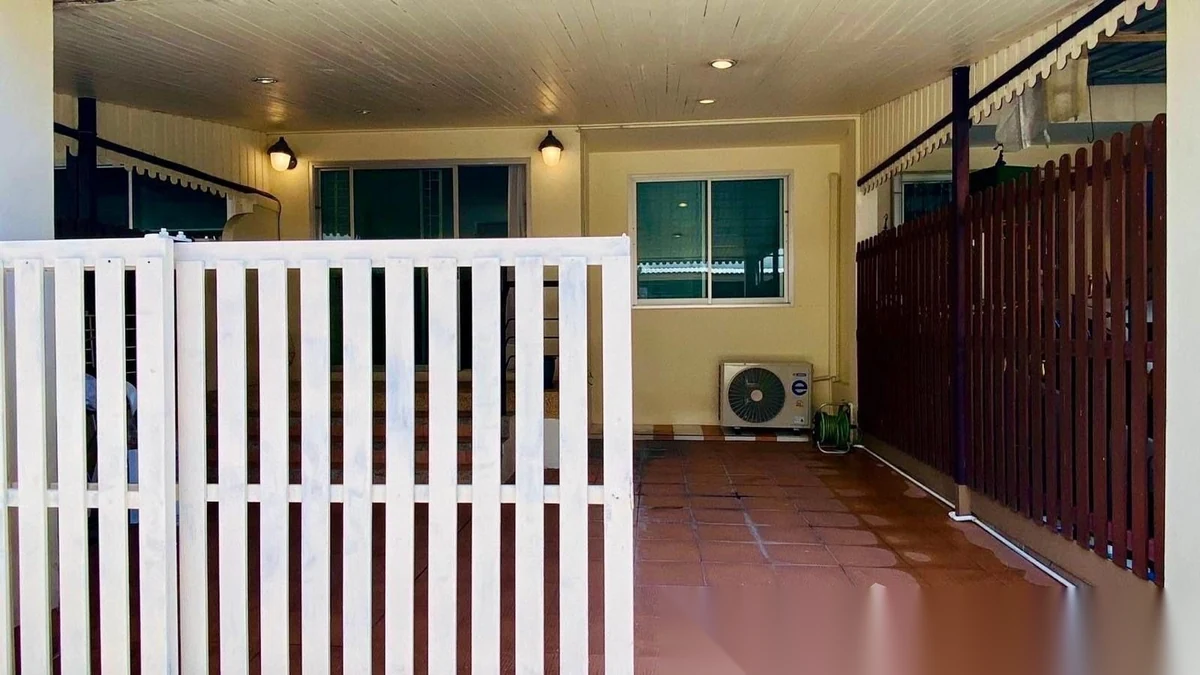 Таунхаус 2BR в комплексе Supalai City Hill Phuket · Пхукет-таун · Вид в сад — фото 9