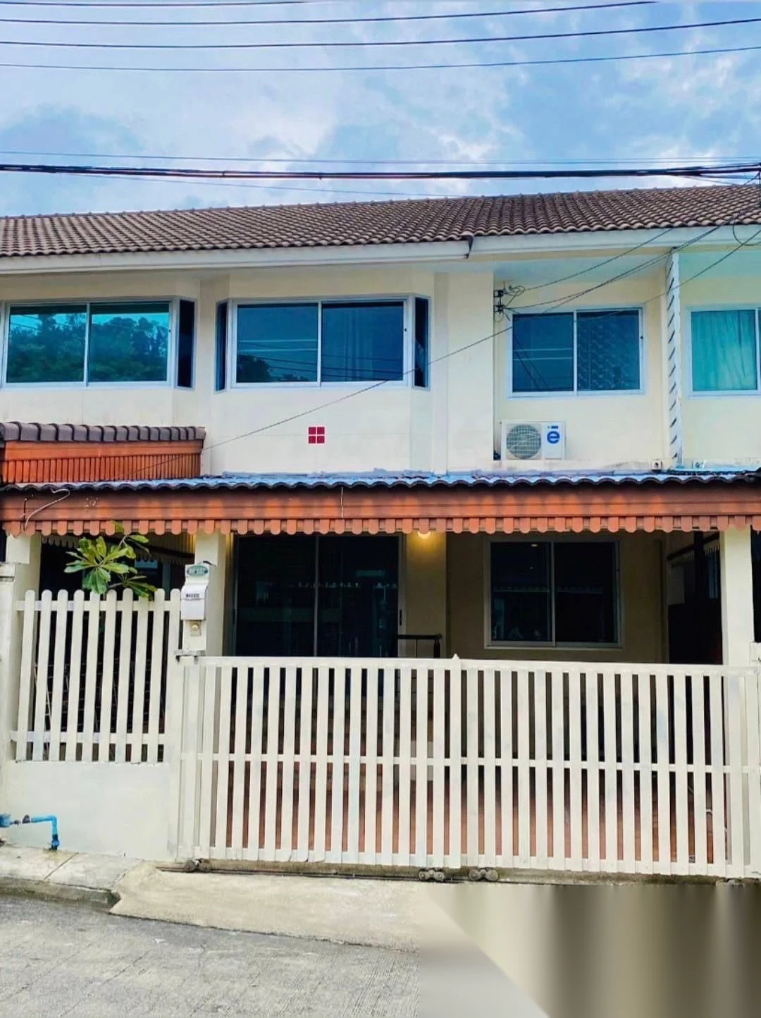 Таунхаус 2BR в комплексе Supalai City Hill Phuket · Пхукет-таун · Вид в сад — фото 10