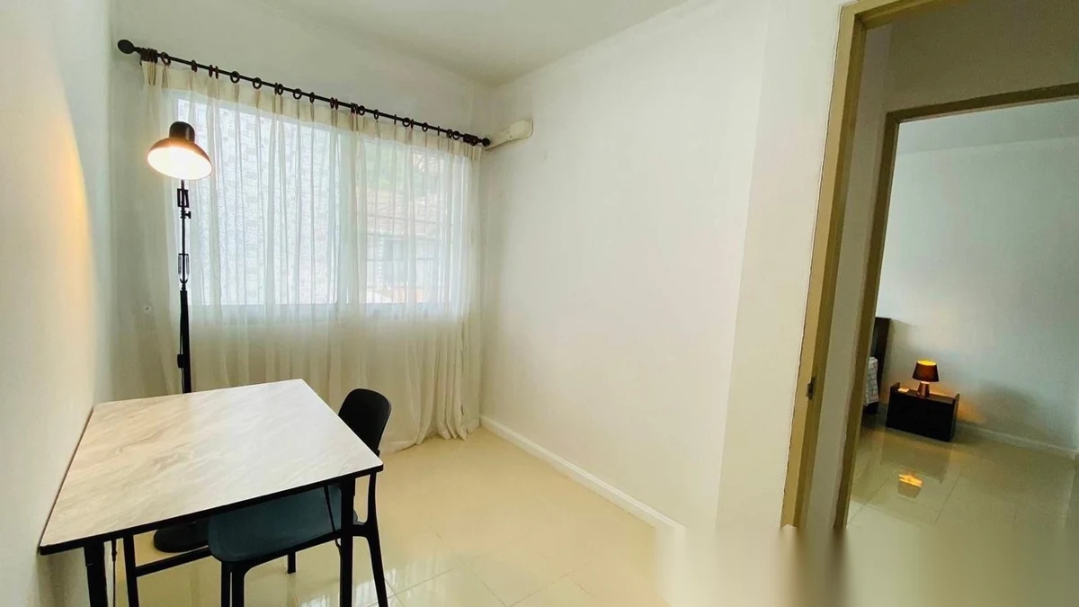 Таунхаус 2BR в комплексе Supalai City Hill Phuket · Пхукет-таун · Вид в сад — фото 12