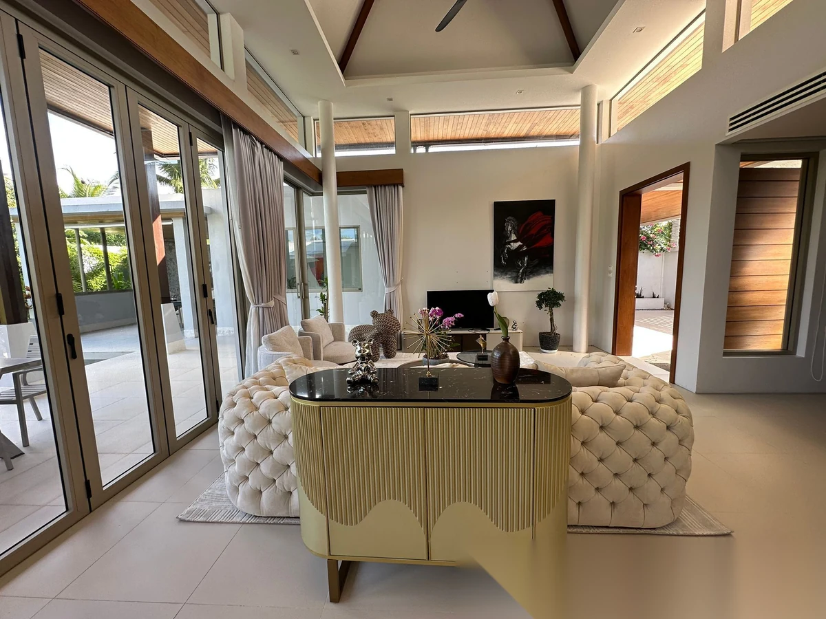 Вилла 4BR в комплексе Botanica The Residence (Phase 4) · Теп Красаттри · Вид на бассейн — фото 3