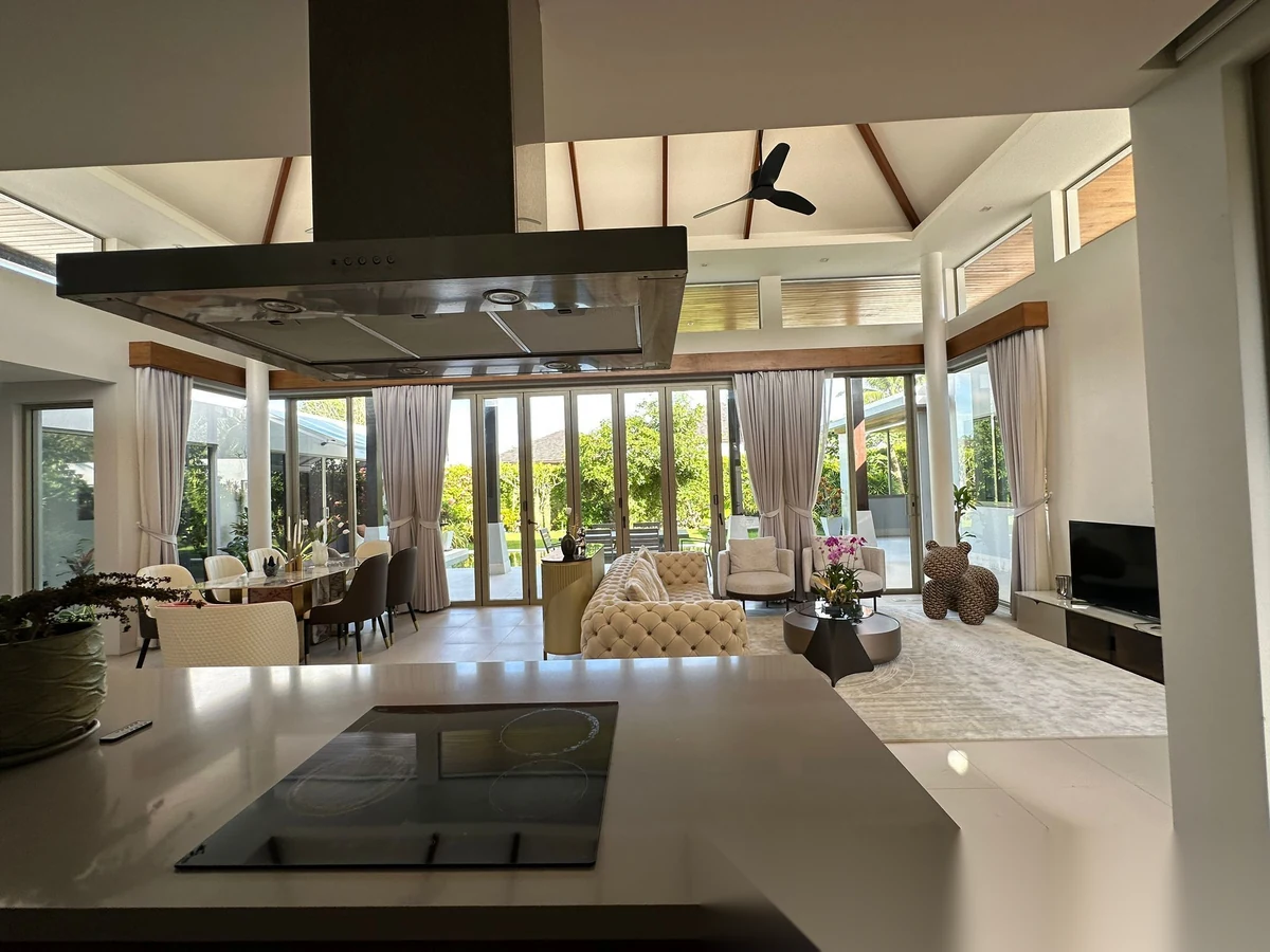 Вилла 4BR в комплексе Botanica The Residence (Phase 4) · Теп Красаттри · Вид на бассейн — фото 4