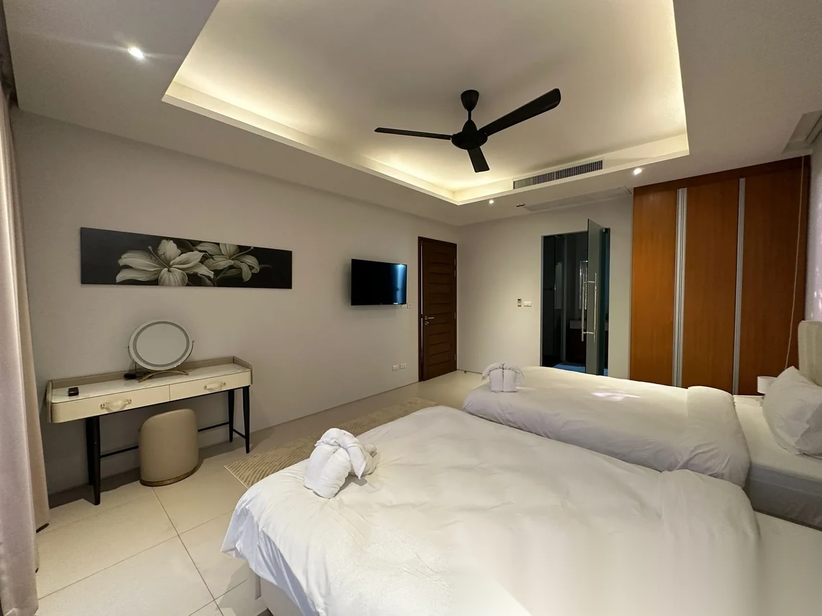 Вилла 4BR в комплексе Botanica The Residence (Phase 4) · Теп Красаттри · Вид на бассейн — фото 6