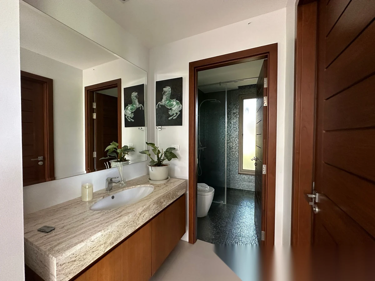 Вилла 4BR в комплексе Botanica The Residence (Phase 4) · Теп Красаттри · Вид на бассейн — фото 8