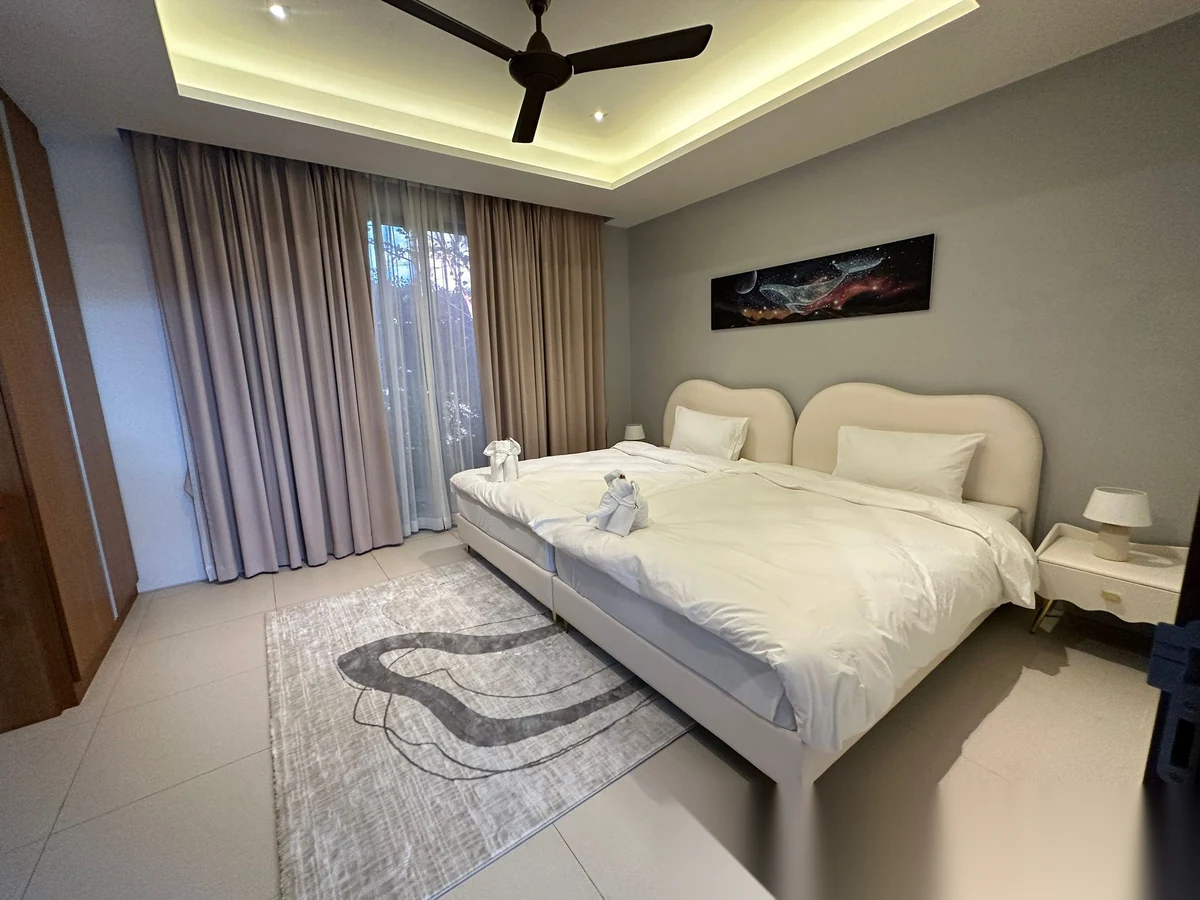 Вилла 4BR в комплексе Botanica The Residence (Phase 4) · Теп Красаттри · Вид на бассейн — фото 9
