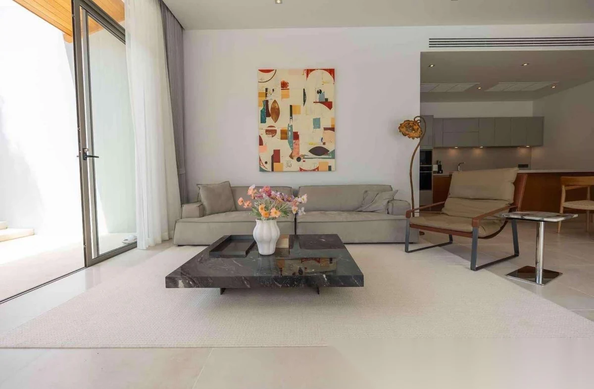 Вилла 3BR в комплексе Anchan Flora · Теп Красаттри · Вид на бассейн — фото 8