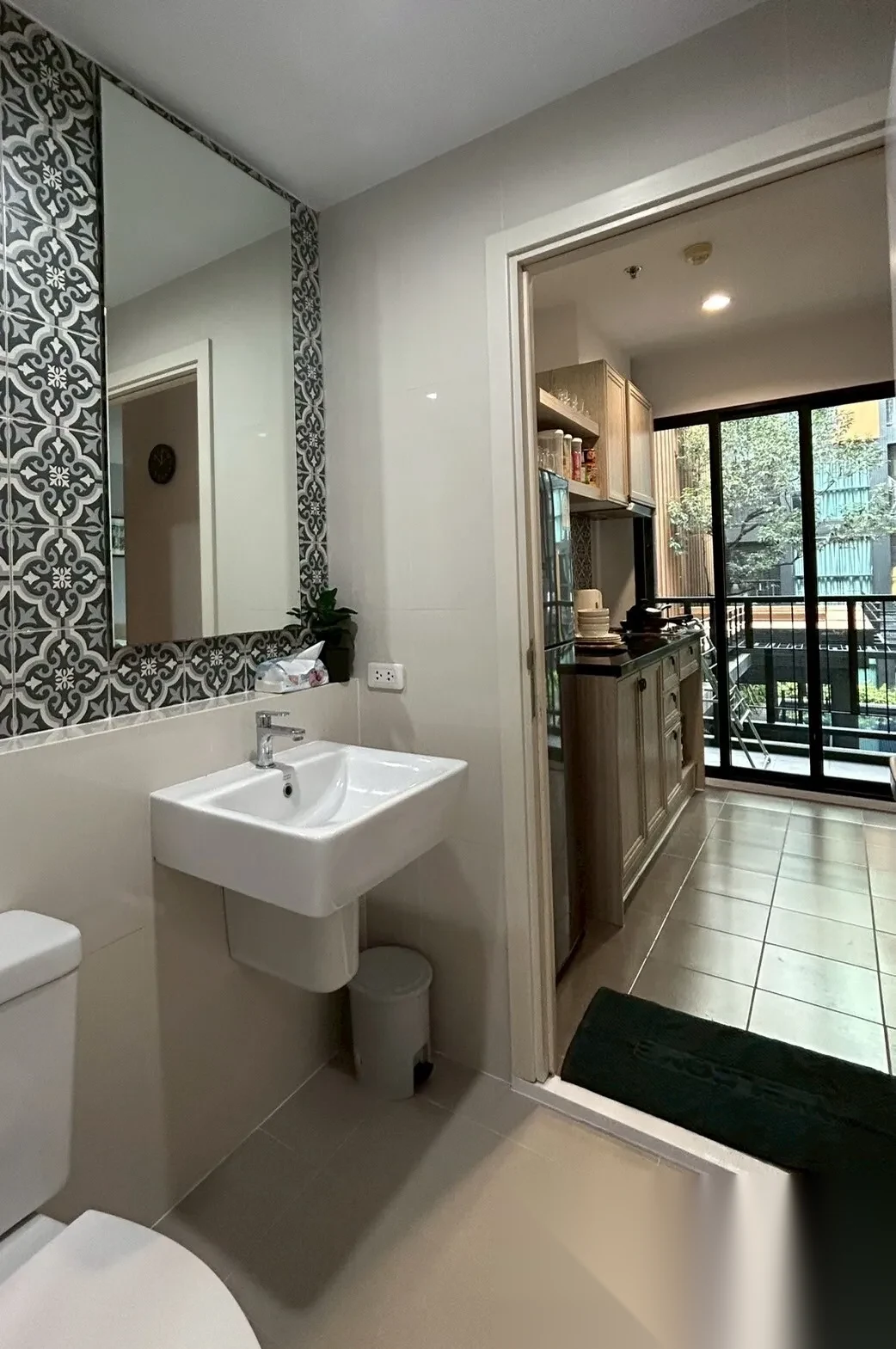 Апартаменты 1BR в ЖК The Base Height · Пхукет-таун · Вид на бассейн — фото 6