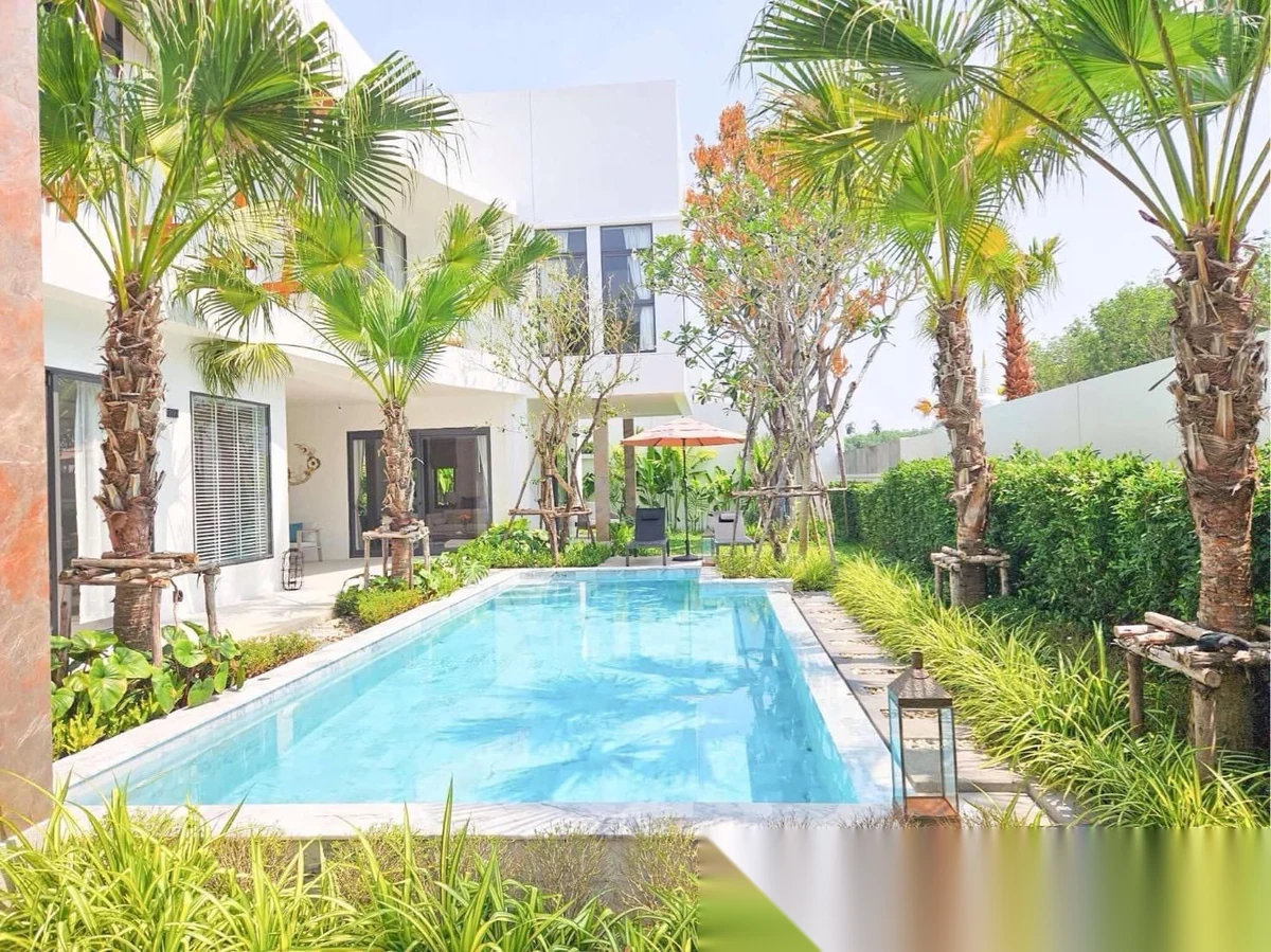 4 Bedroom Villa for rent at Vinzita Elite Residence complex · Si Sunthon · Pool View — photo 2