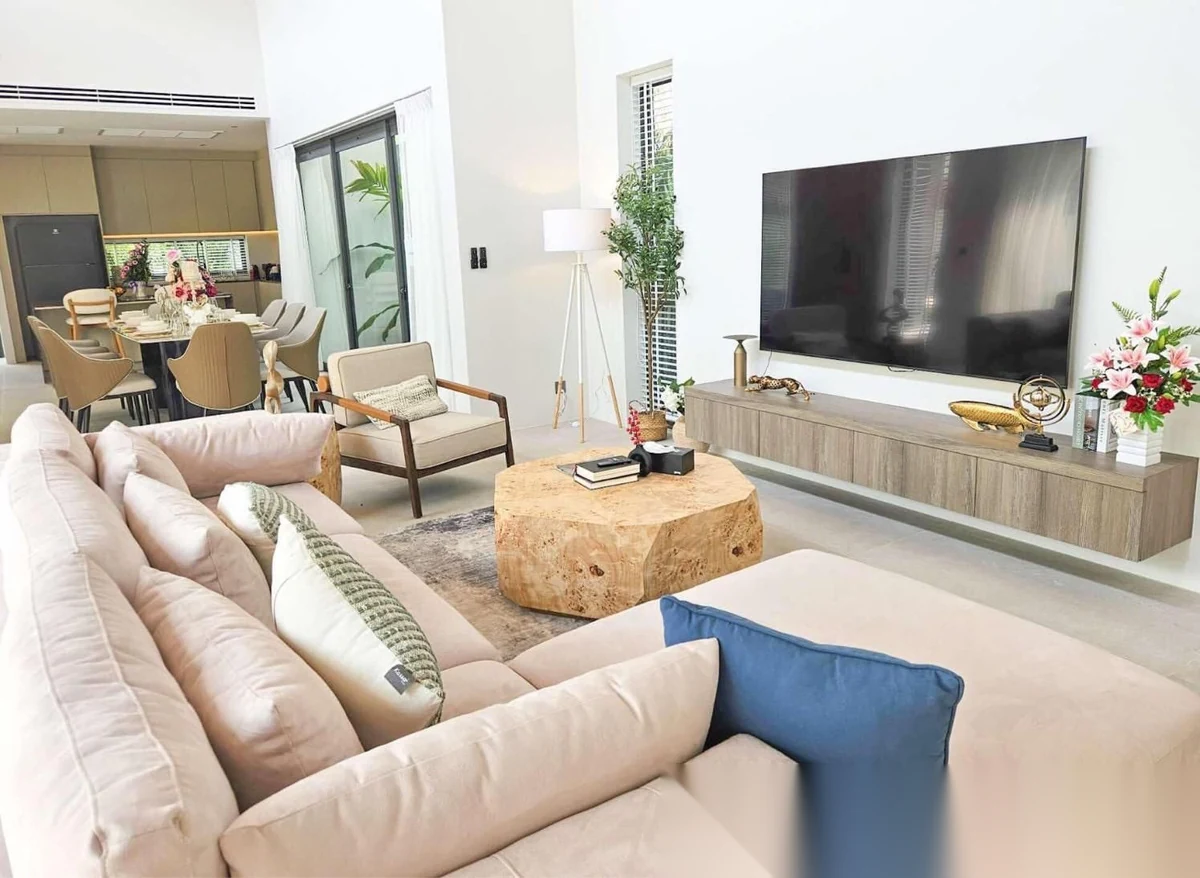 4 Bedroom Villa for rent at Vinzita Elite Residence complex · Si Sunthon · Pool View — photo 6