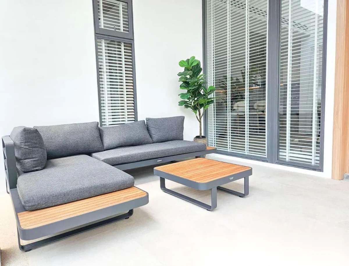 4 Bedroom Villa for rent at Vinzita Elite Residence complex · Si Sunthon · Pool View — photo 9