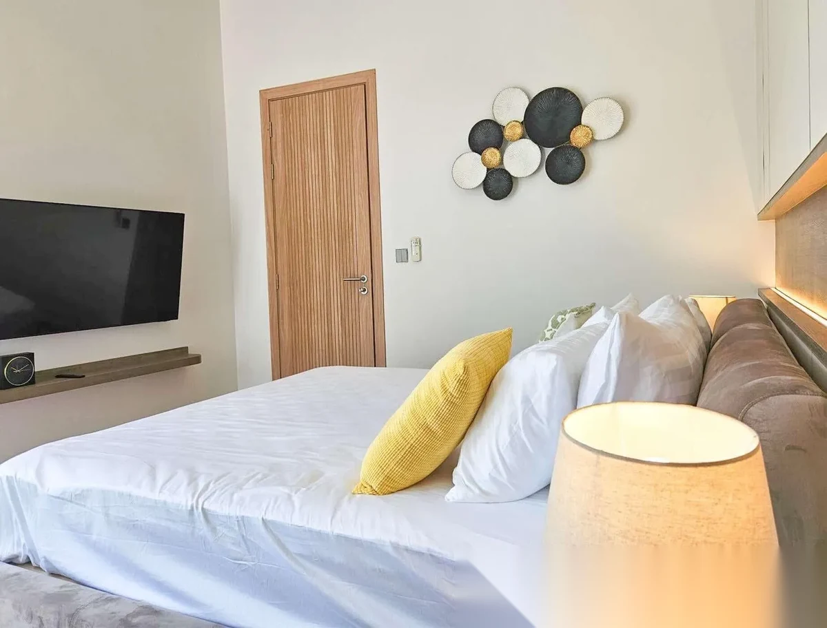 4 Bedroom Villa for rent at Vinzita Elite Residence complex · Si Sunthon · Pool View — photo 12