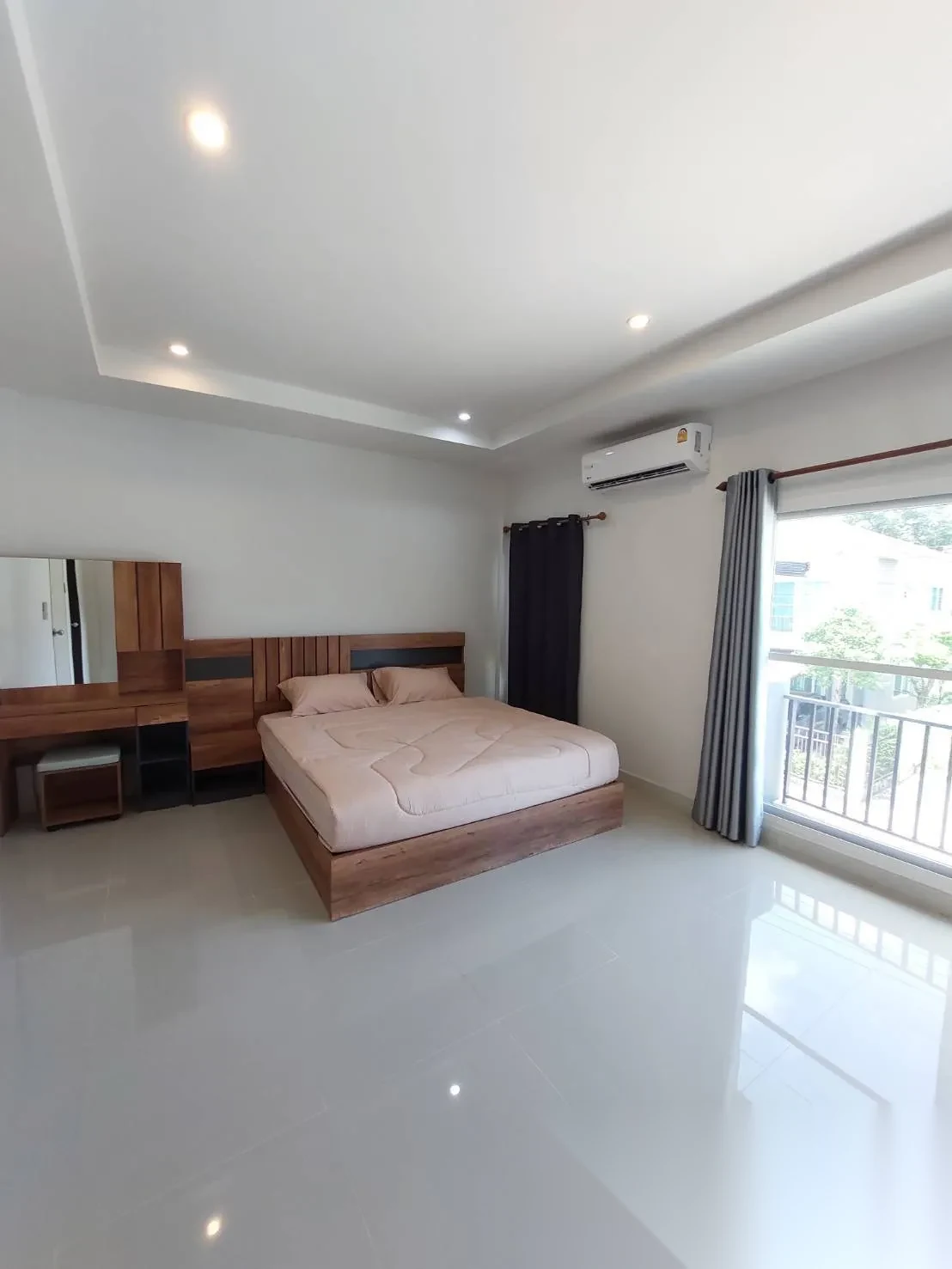 3 Bedroom Townhouse for rent at Supalai Bella Thalang Phuket complex · Thep Krasattri · Pool Access — photo 5
