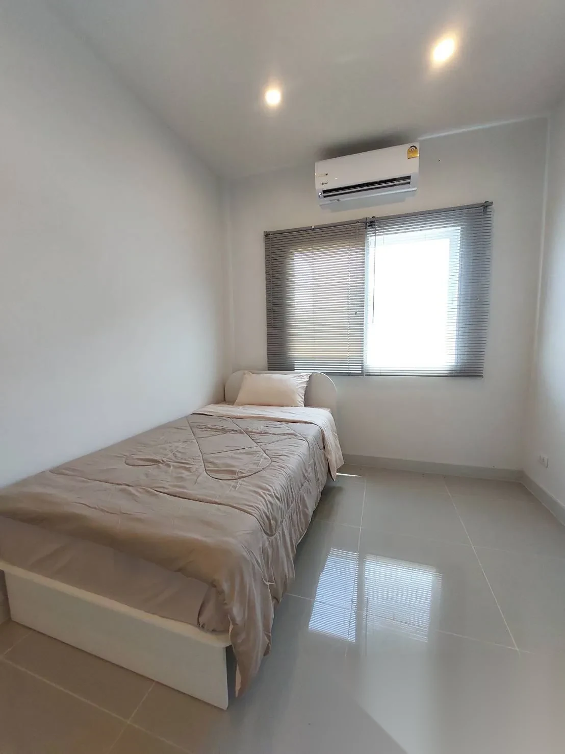 3 Bedroom Townhouse for rent at Supalai Bella Thalang Phuket complex · Thep Krasattri · Pool Access — photo 6