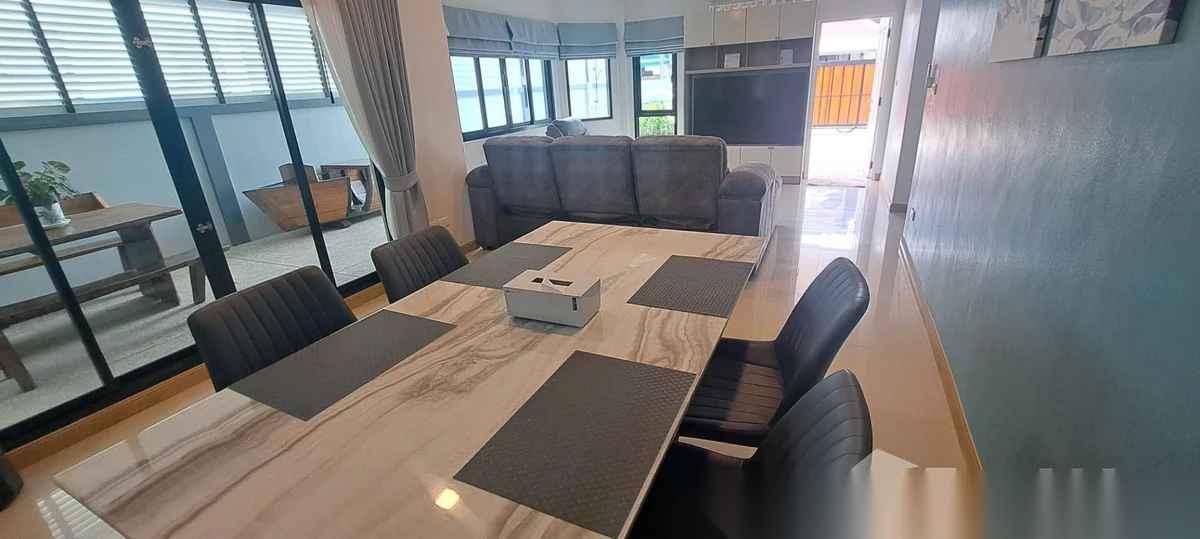 Дом 2BR в комплексе Baan Chalongsuk · Чалонг · Вид на бассейн — фото 3