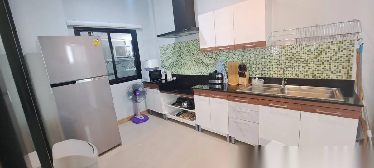Дом 2BR в комплексе Baan Chalongsuk · Чалонг · Вид на бассейн — фото 4