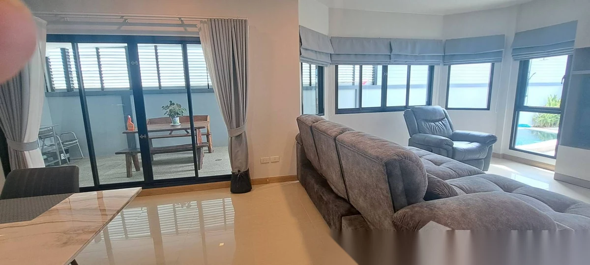 Дом 2BR в комплексе Baan Chalongsuk · Чалонг · Вид на бассейн — фото 8