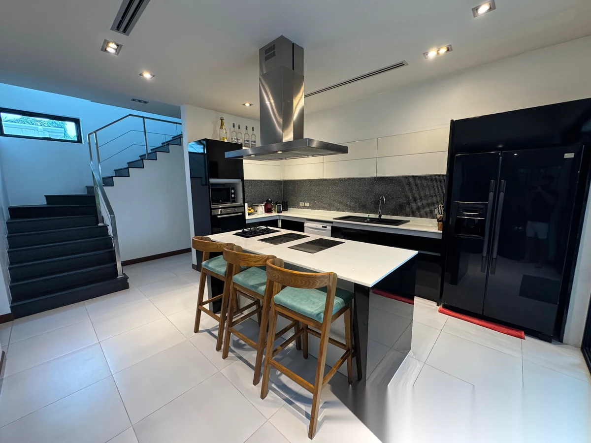 5 Bedroom Villa for rent at Diamond Villas Phase 1 complex · Si Sunthon · Sea View — photo 10
