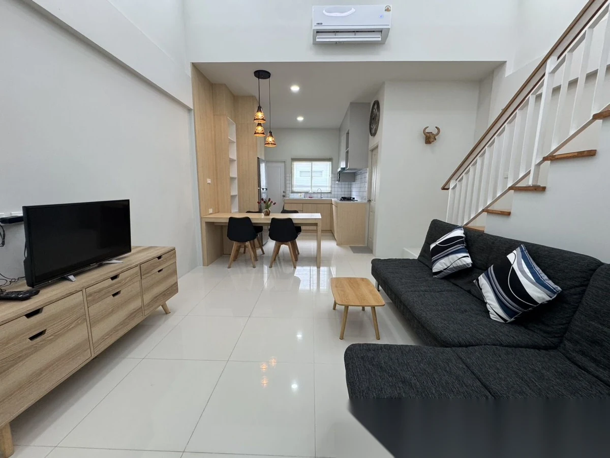Таунхаус 2BR в комплексе Modern Life Phuket · Чалонг · Вид в сад — фото 3