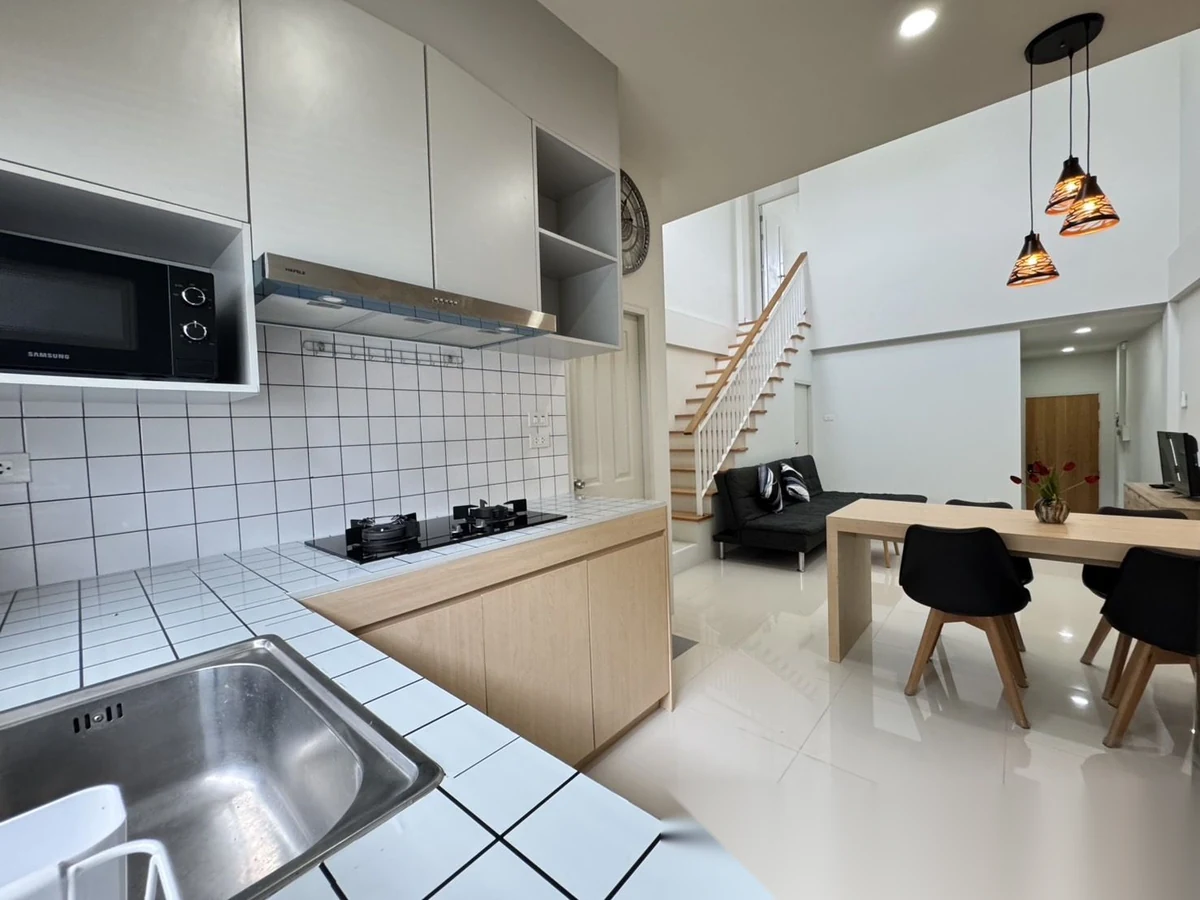 Таунхаус 2BR в комплексе Modern Life Phuket · Чалонг · Вид в сад — фото 6