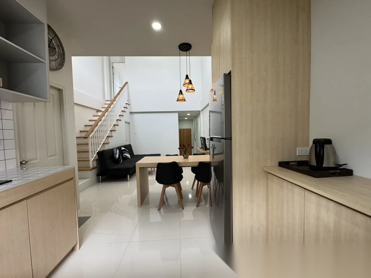 Таунхаус 2BR в комплексе Modern Life Phuket · Чалонг · Вид в сад — фото 8