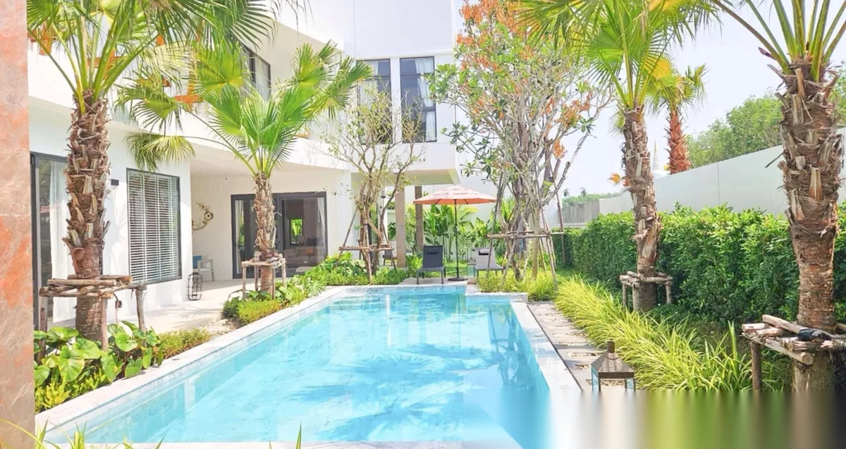 3 Bedroom Villa for rent at Vinzita Elite Residence complex · Si Sunthon · Pool View