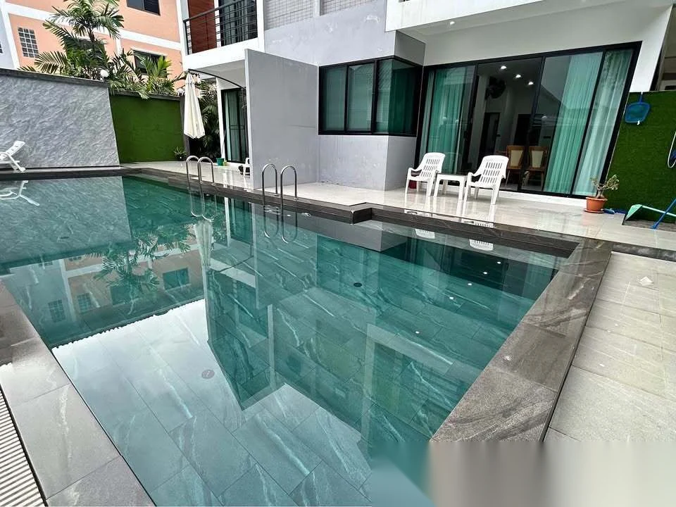Вилла 3BR в комплексе Kankrao Pool View · Си Сунтон · Вид на бассейн — фото 2
