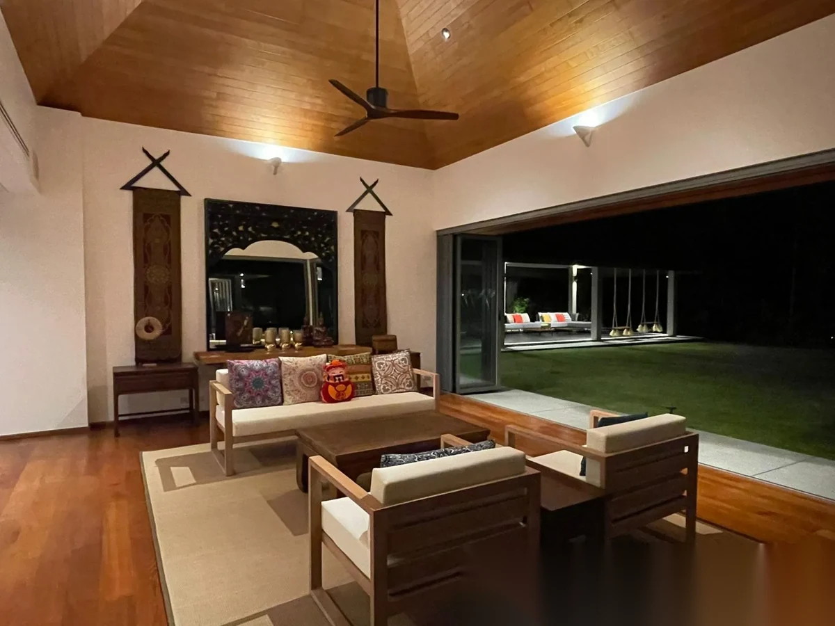 Вилла 5BR в комплексе Layan Hills Estate · Си Сунтон · Вид на бассейн — фото 9