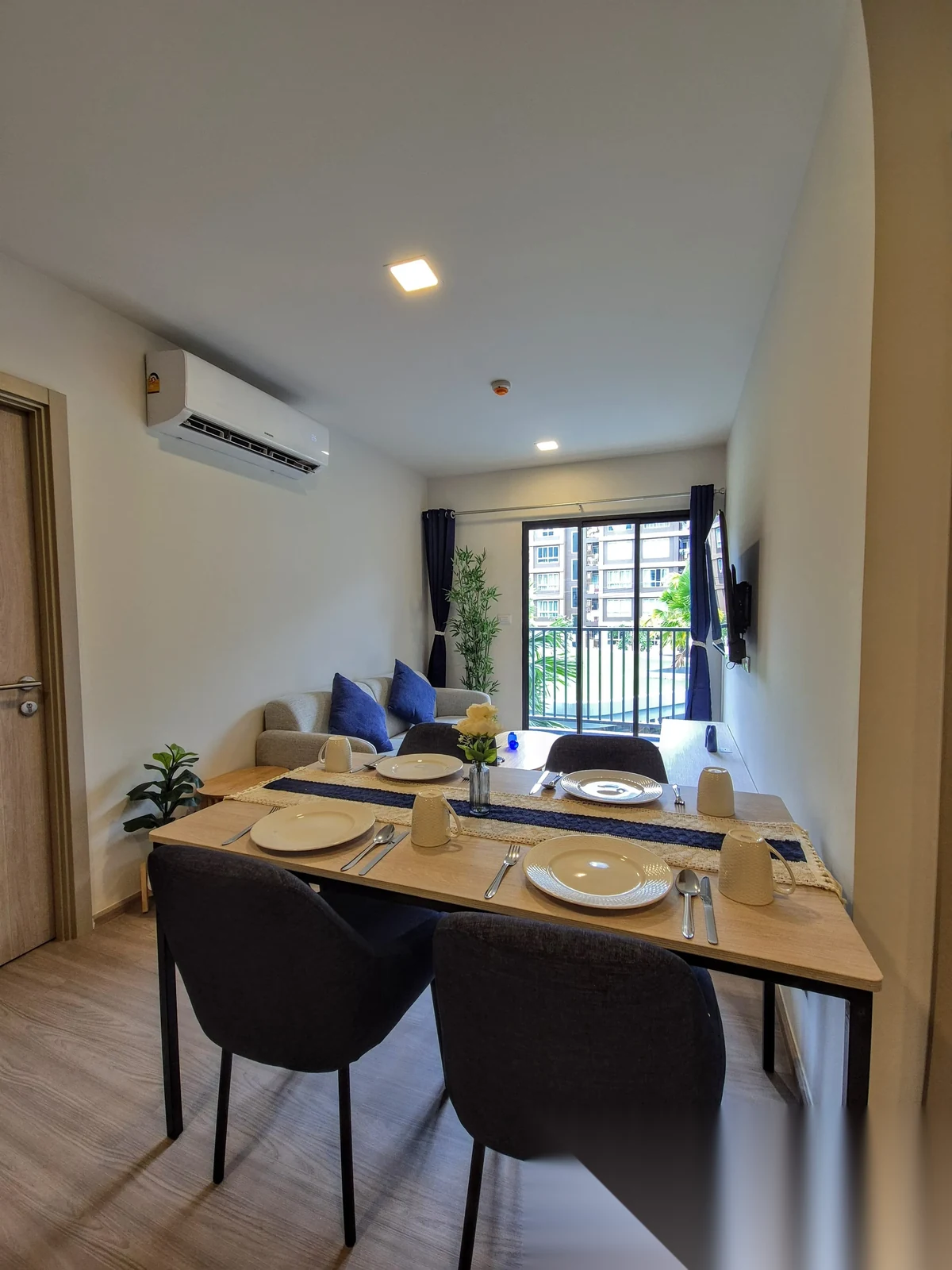 Апартаменты 2BR в ЖК Dcondo Reef Phuket · Кату · Вид на бассейн — фото 3