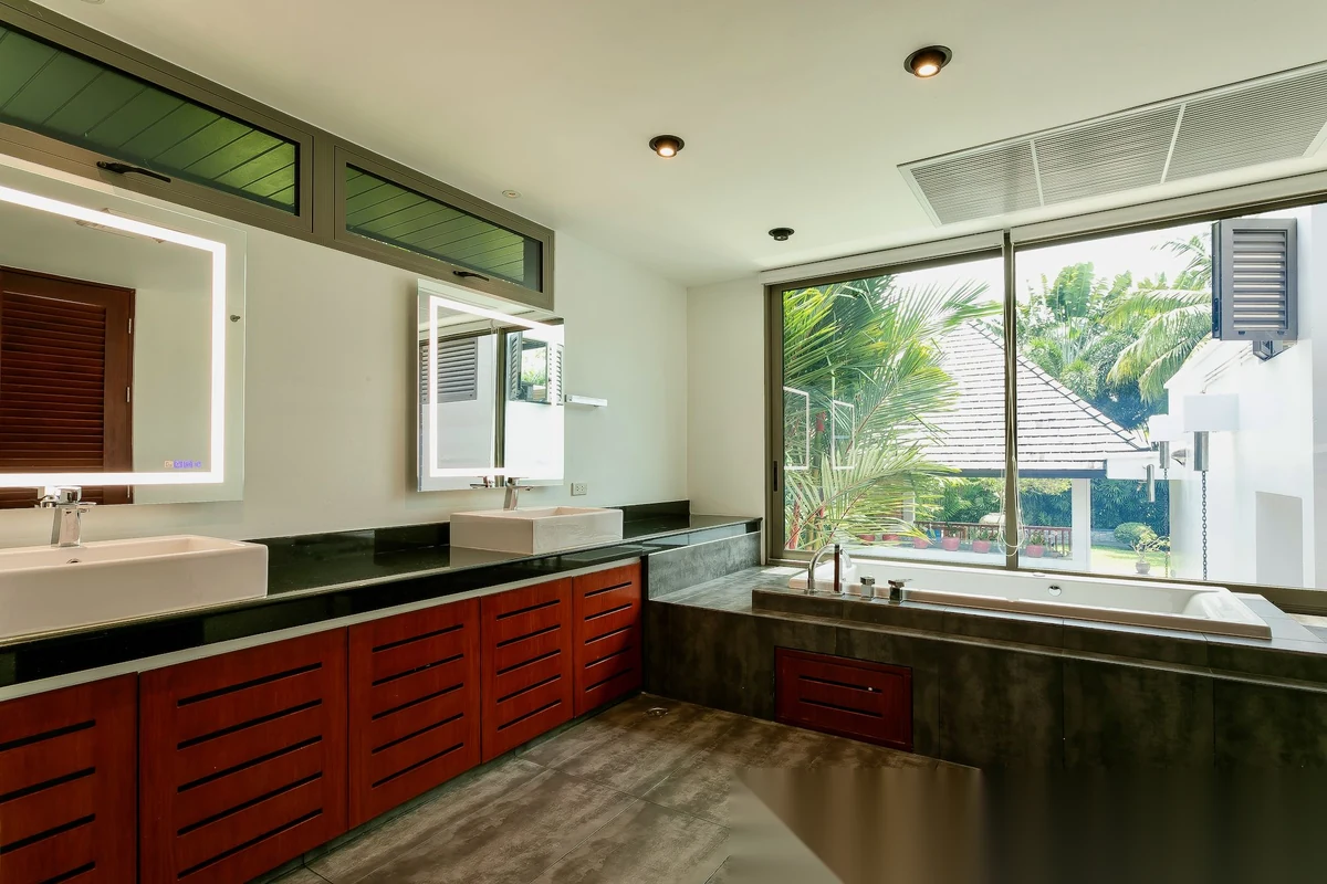 4 Bedroom Villa for sale · Pool View — photo 9