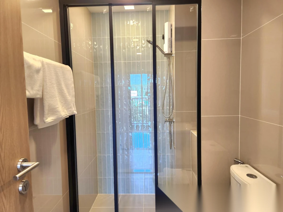 Апартаменты 1BR в ЖК THE BASE Bukit · Вичит · Вид на бассейн — фото 6