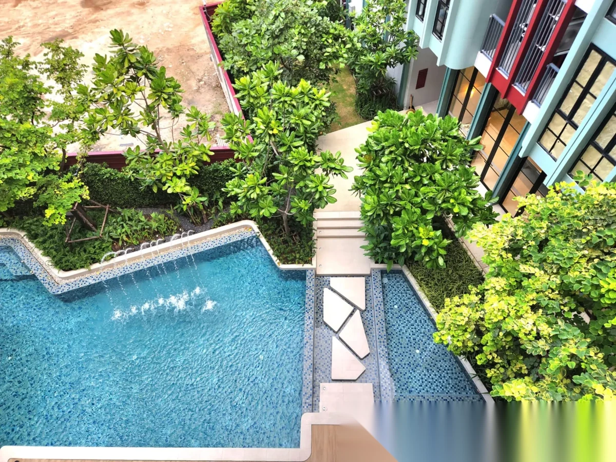 Апартаменты 1BR в ЖК THE BASE Bukit · Вичит · Вид на бассейн — фото 7