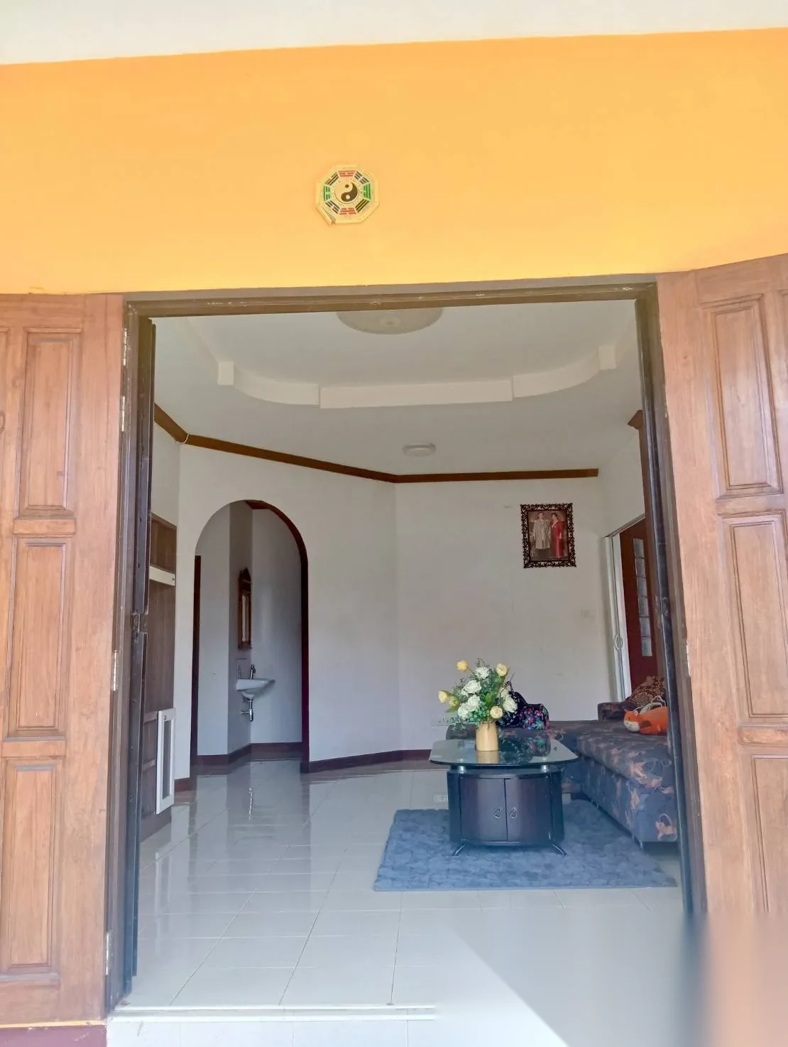 Дом 3BR в комплексе Baan Suan Yu Charoen 1 · Си Сунтон · Вид в сад — фото 2