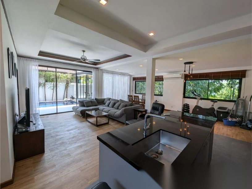 3 Bedroom Villa for sale · Pool View — photo 3