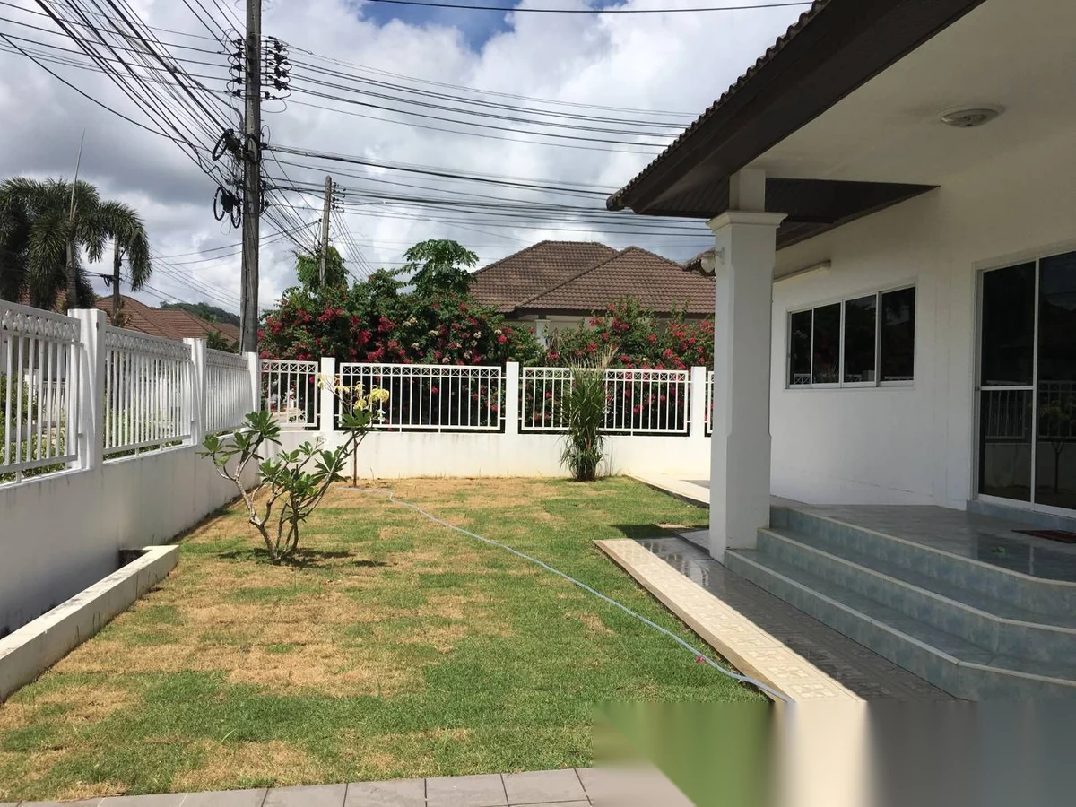 3 Bedroom House for rent at Baan Suan Yu Charoen 3 complex · Si Sunthon · Garden View — photo 2