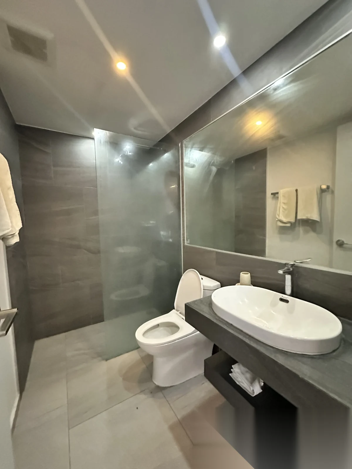 2 Bedroom Apartment for rent at NOON Village Tower II complex · Chalong · Pool View — photo 3