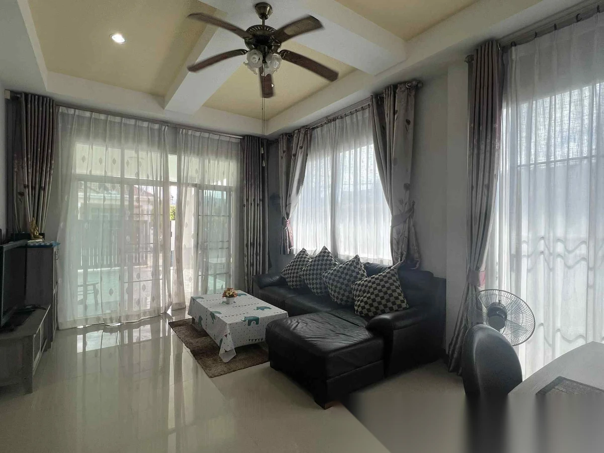 3 Bedroom House for rent at Sinsuk Thanee Village complex · Si Sunthon · Garden View — photo 2