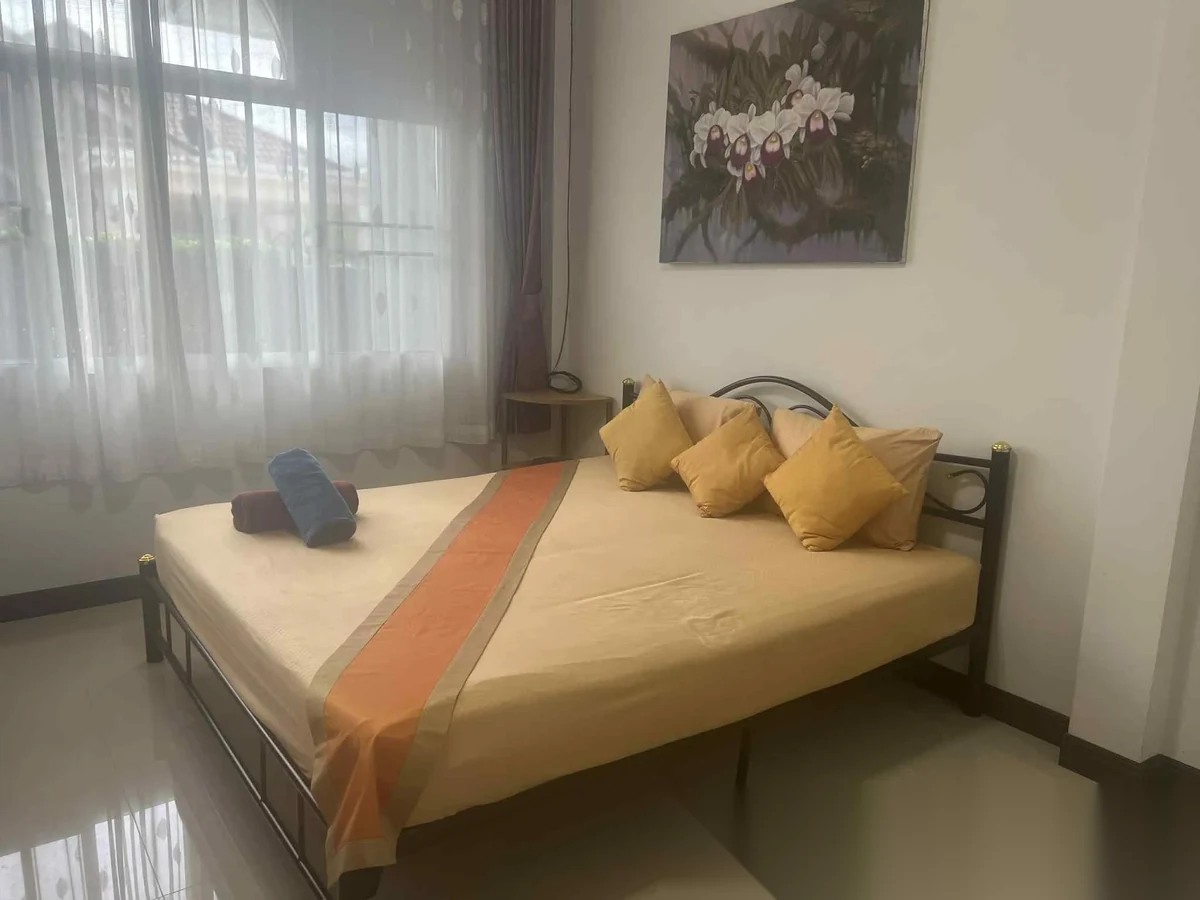 3 Bedroom House for rent at Sinsuk Thanee Village complex · Si Sunthon · Garden View — photo 3