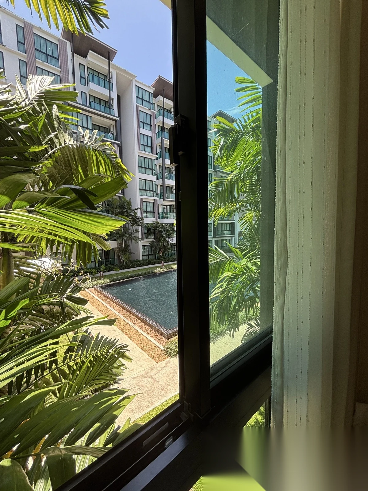 Апартаменты 1BR в ЖК Royal Lee The Terminal Phuket · Саку · Вид на бассейн — фото 10