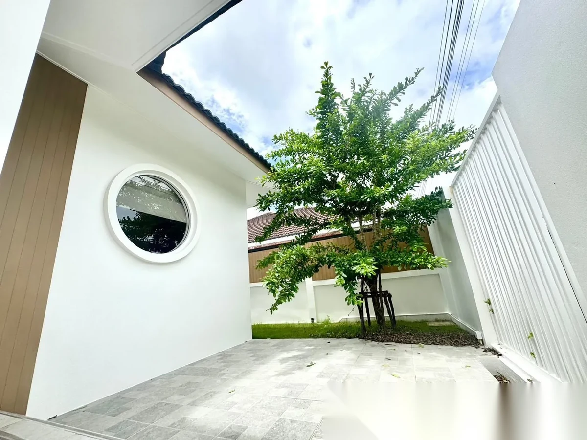 3 Bedroom House for rent at Baan Suan Neramit 5 complex · Si Sunthon · Garden View — photo 3