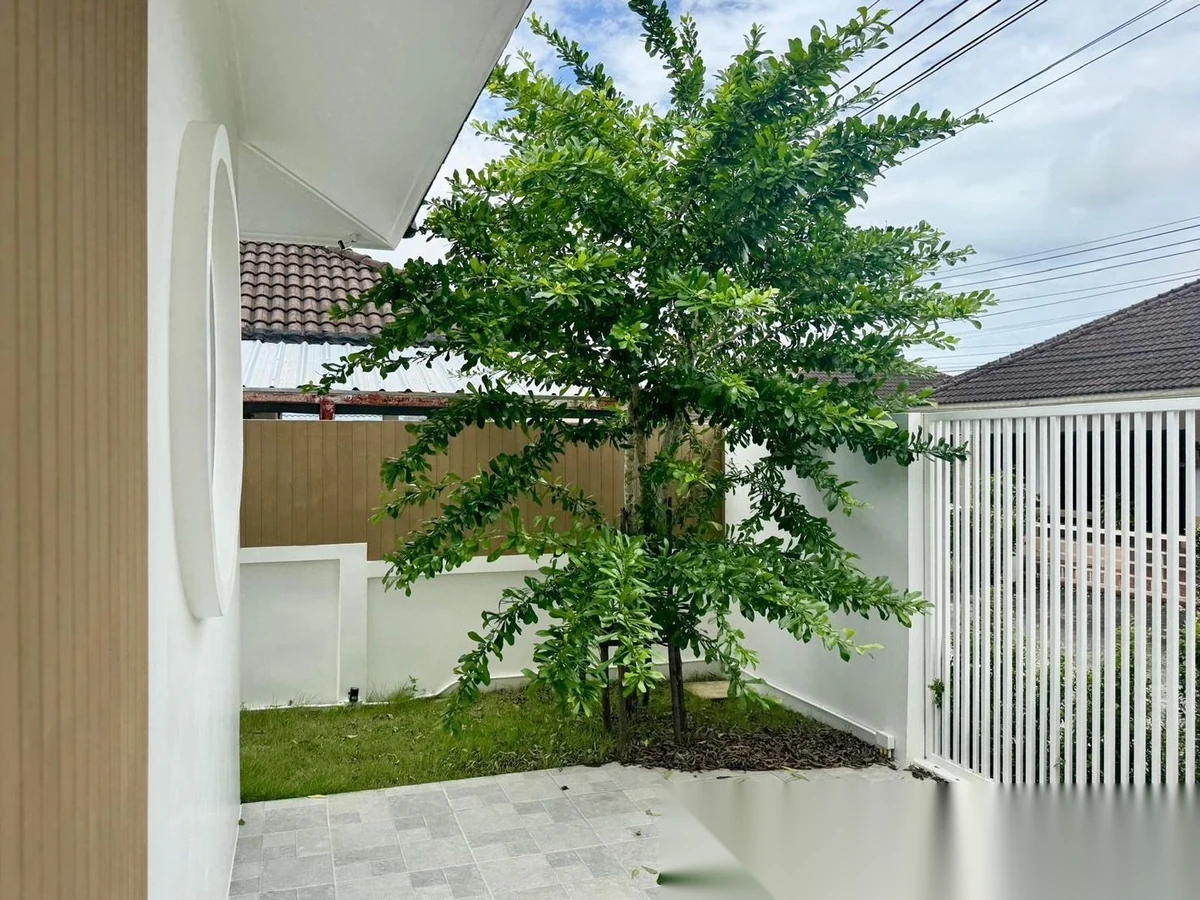 3 Bedroom House for rent at Baan Suan Neramit 5 complex · Si Sunthon · Garden View — photo 6