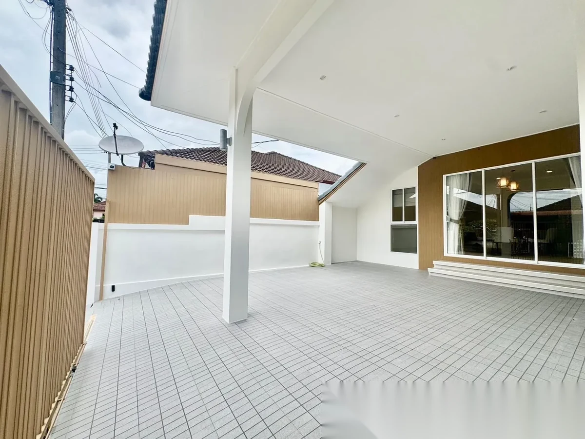 3 Bedroom House for rent at Baan Suan Neramit 5 complex · Si Sunthon · Garden View — photo 7