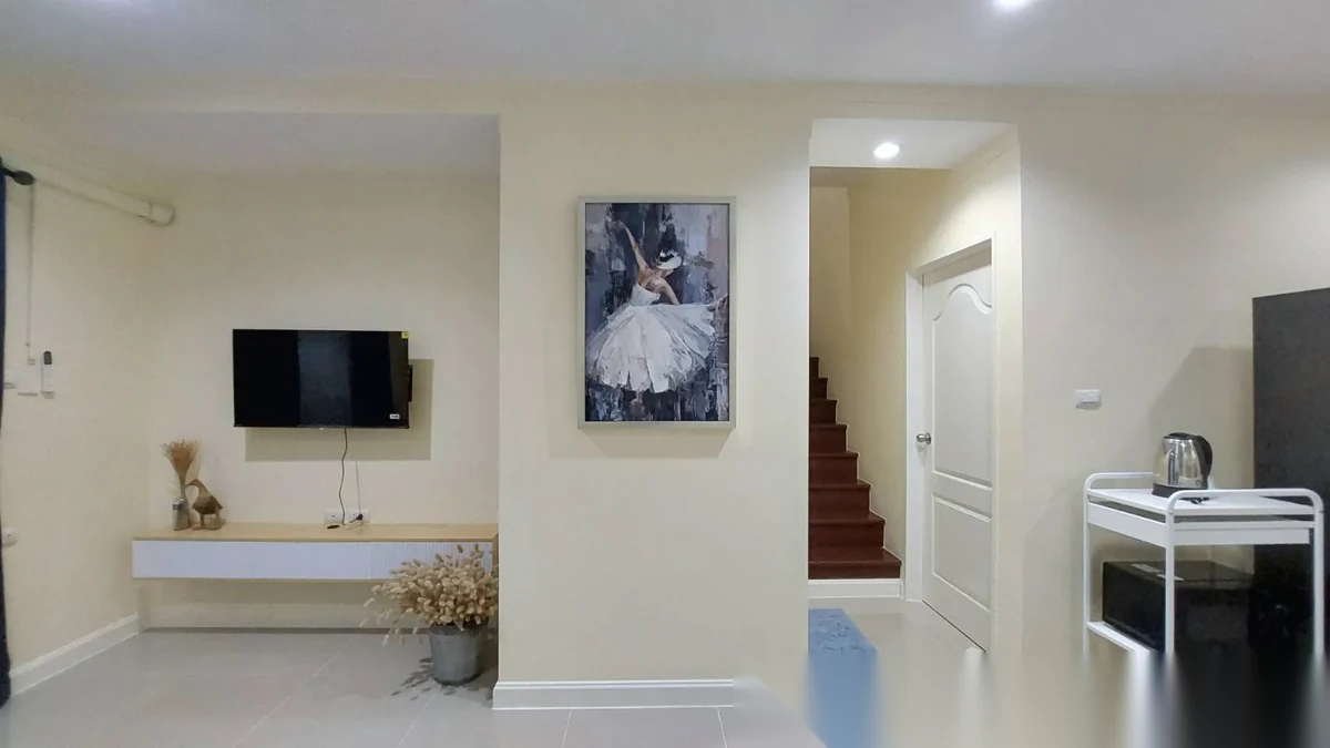 4 Bedroom Townhouse for rent at I Leaf Town 2 Monument complex · Si Sunthon — photo 3
