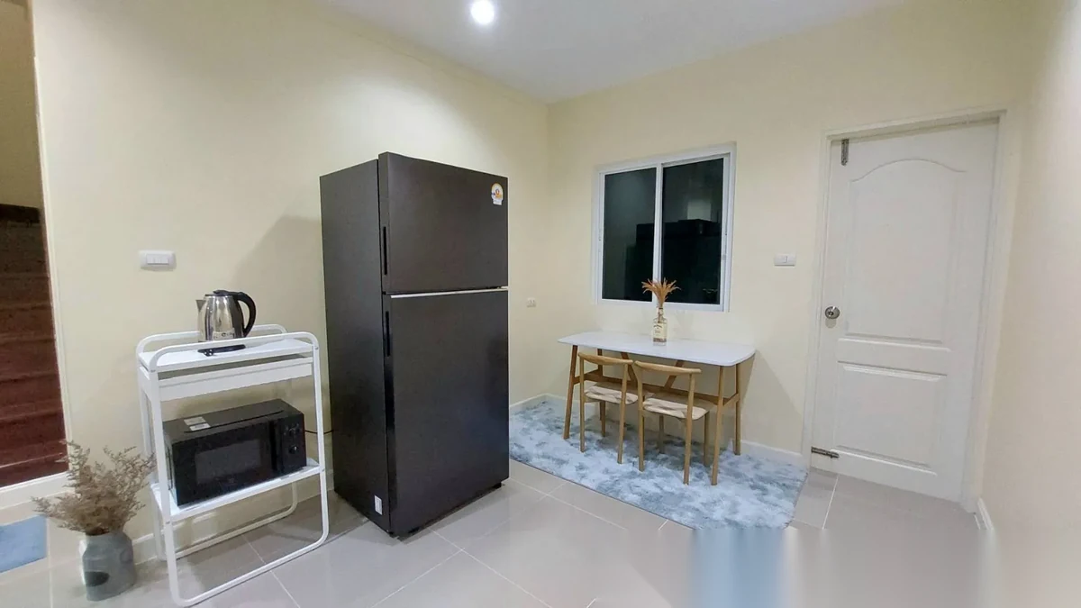 4 Bedroom Townhouse for rent at I Leaf Town 2 Monument complex · Si Sunthon — photo 4