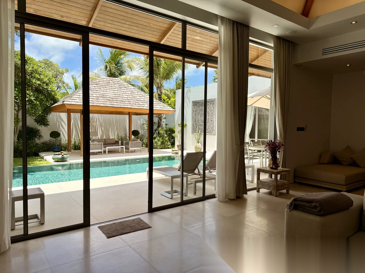 Вилла 4BR в комплексе Anchan Tropicana · Теп Красаттри · Вид на бассейн — фото 5