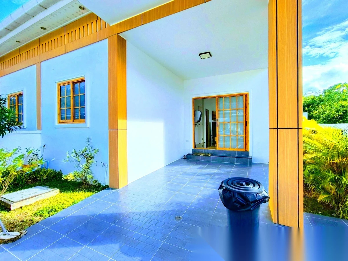 Таунхаус 2BR в комплексе Sunrise Garden · Теп Красаттри · Вид в сад — фото 9
