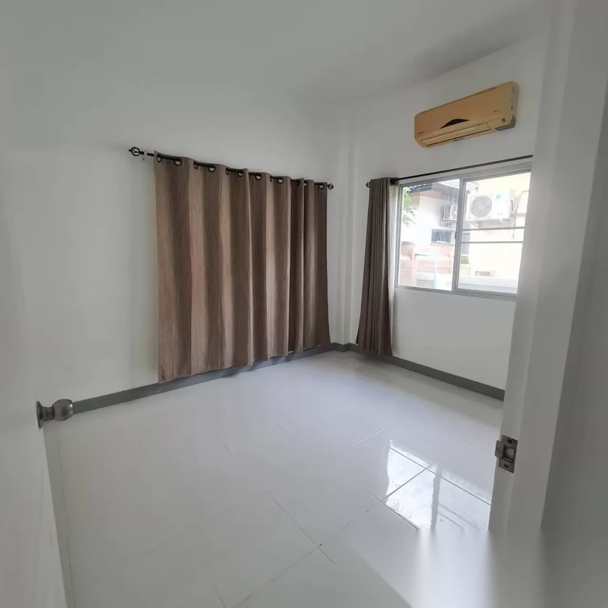 Дом 2BR в комплексе Prime Place Phuket-Victory Monument · Си Сунтон · Вид в сад — фото 7