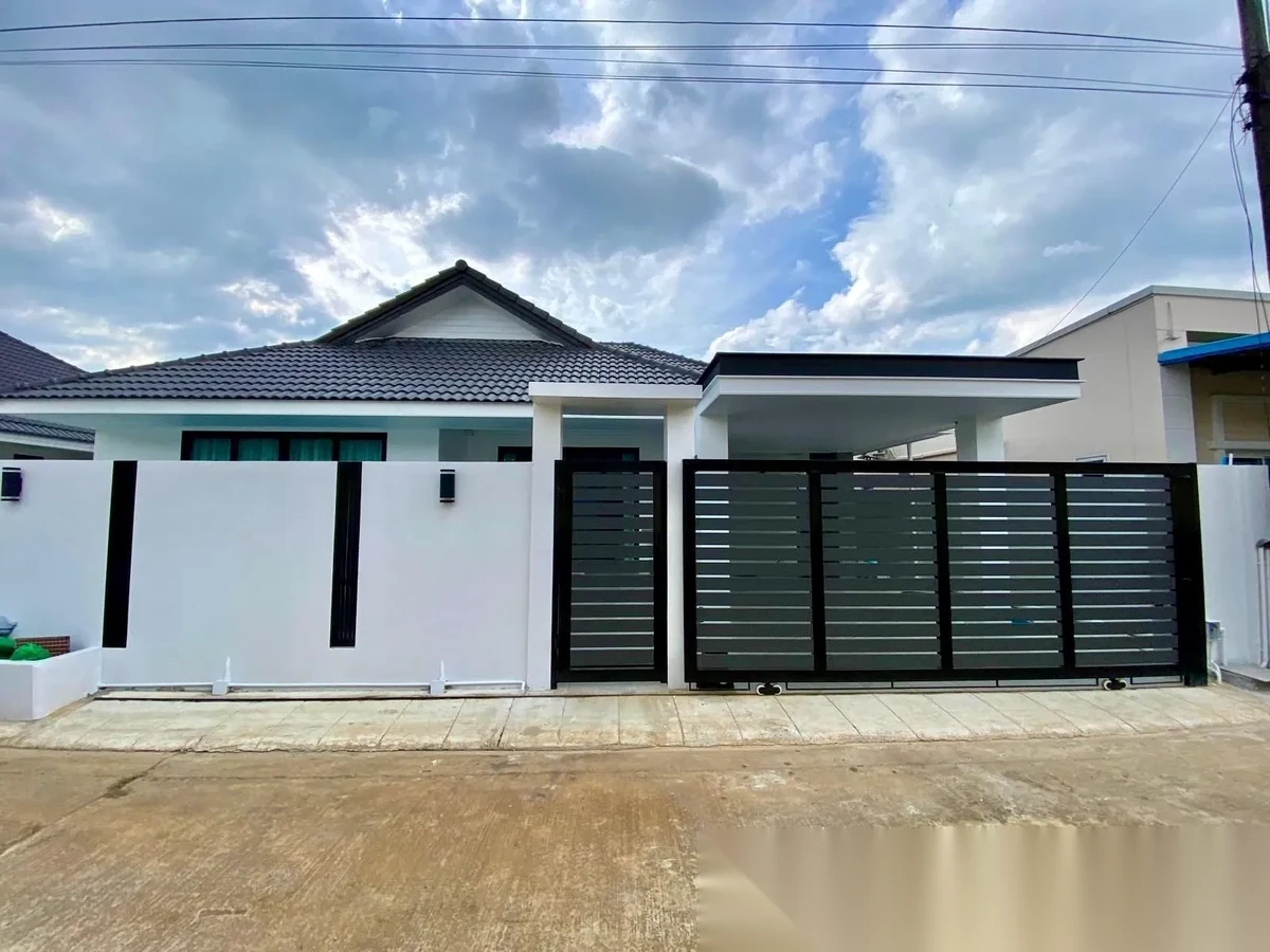3 Bedroom Villa for rent at Ban Don Garden Home complex · Thep Krasattri · Pool View — photo 12